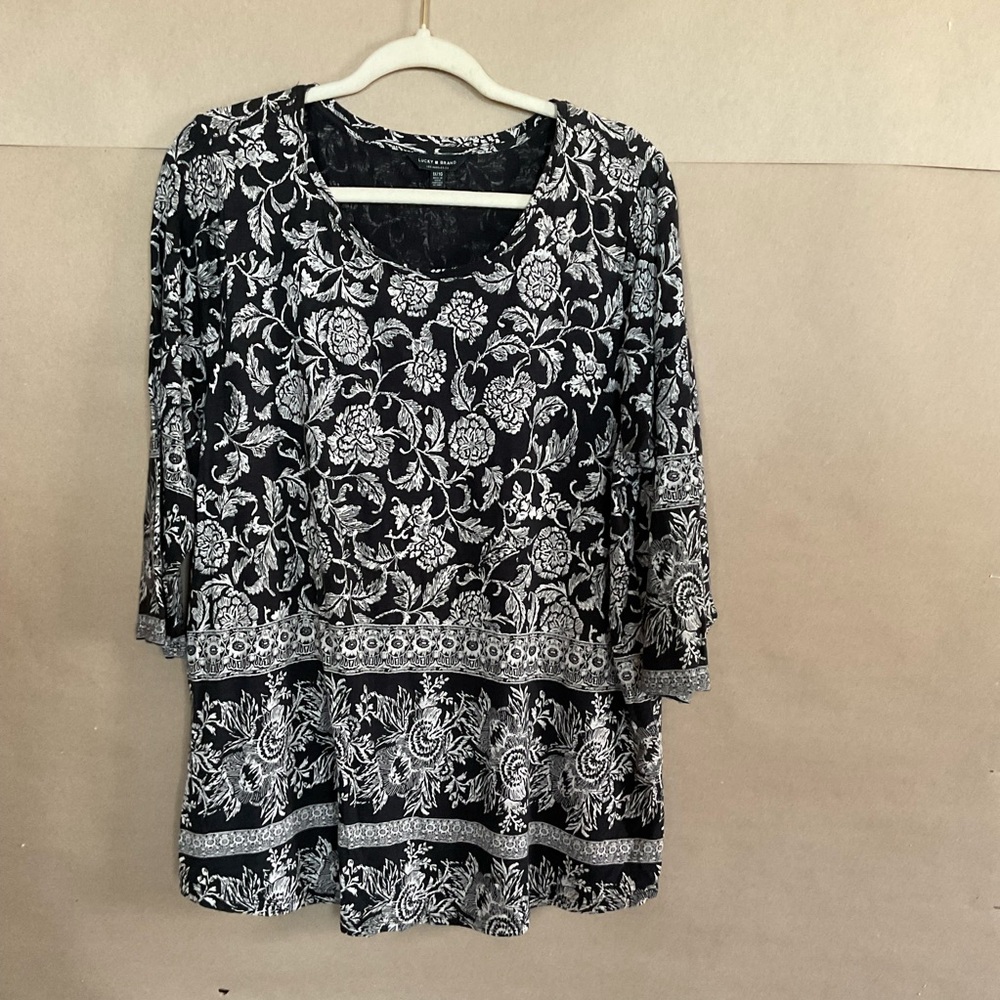 Lucky Brand Floral Black and White Top. Size 1X 3/4 sleeve